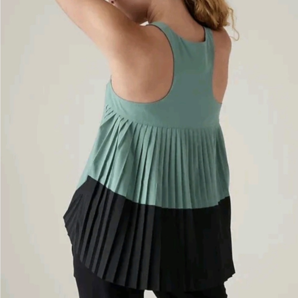 Athleta Swing Forward NWT Pleated Tank Size M Medium Deep Ocean Teal